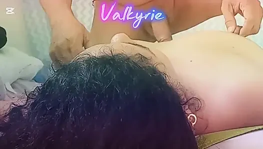 Evli kadın gırtlağına kadar sakso çekiyor