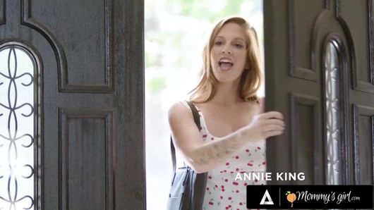 Annesinin kızı - orta yaşlı seksi kadın kylie le beau üvey kızı Emma Rosie'i yaramaz üvey oğlu Annie King ile yakalıyor