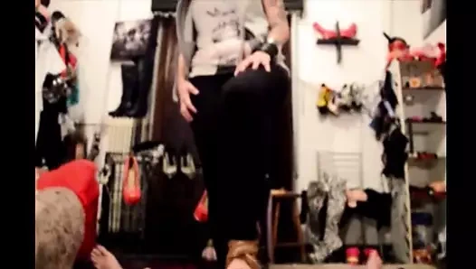 Katia &amp; michelle – sandalet cumshot!