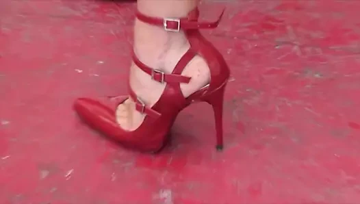 Beyaz iç çamaşırı modellemesinde asılı angeles cid