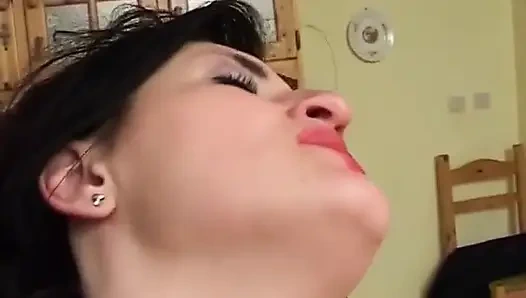 Üvey anne bugün yarak için özel bir arzuya sahip