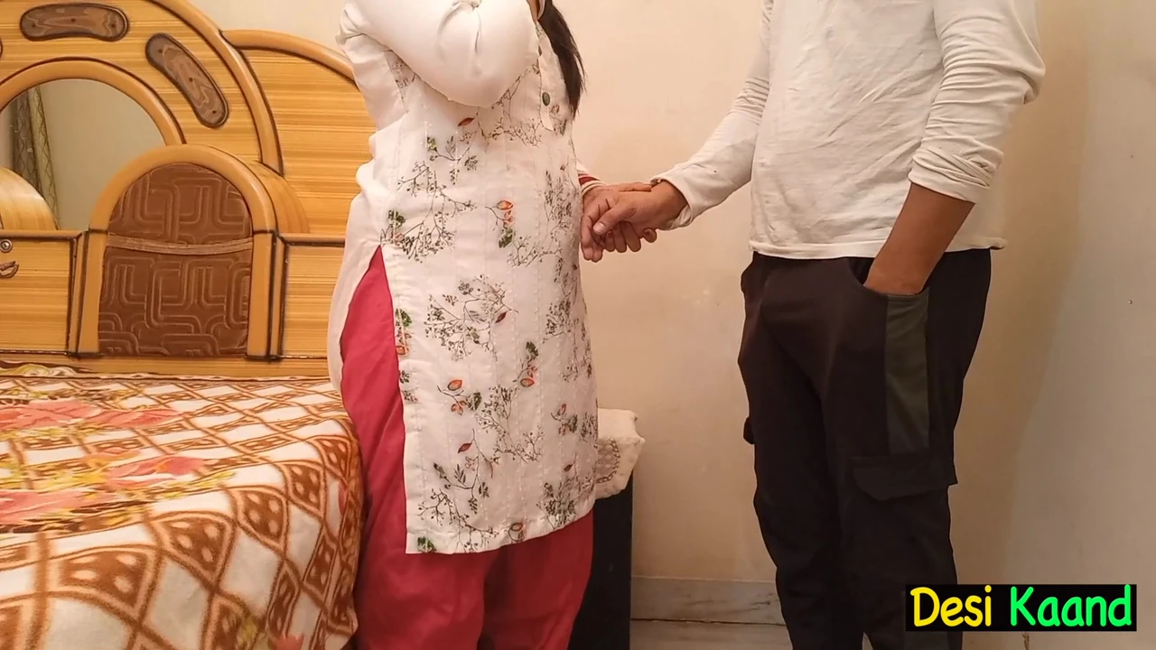 बड़ी गांड वाली चाची ने अपने पति को धोखा दिया सौतेली मम्मी ने उसे पकड़ा और बहुत जोरदार चुदाई की