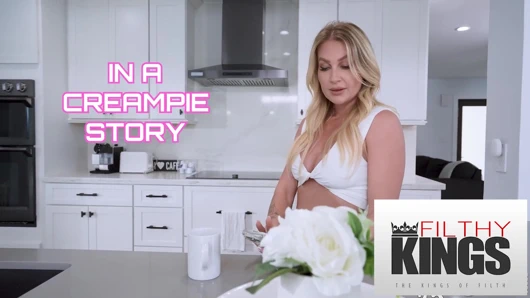 Üvey annemi ve büyük memeli en iyi arkadaşını sikmek zorundayım