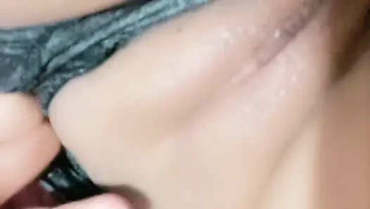 Neredeyse çıplak, böylece benden hiçbir şey almadan aletini bana sokabilebiliyorsun"