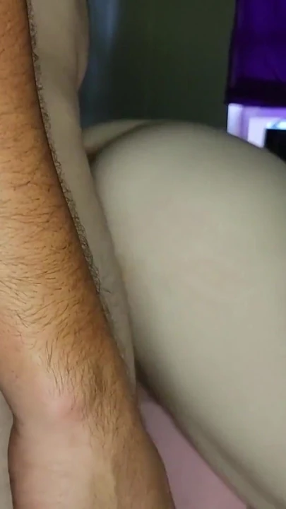 Orta yaşlı seksi kadın götten amcık sikişiyor | Klip 2