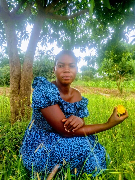 Ben de kendi ağacımın altında eğleniyorum