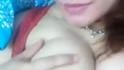 malayca busty kız alay
