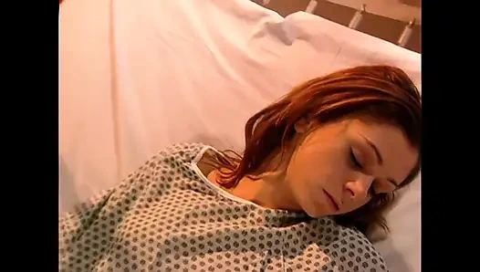 Luna ve Rhiannon: strapon ile beklenmedik bir lezbiyen sikiş