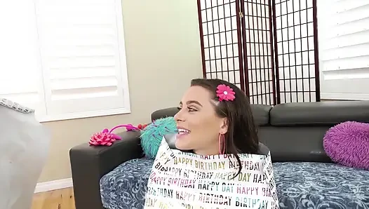 Lana Rhoades anal sekse bayılıyor
