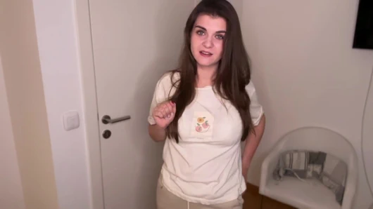 Ateşli üvey anne büyük yarağını sıvazlarken üvey oğlu tarafından yakalandı