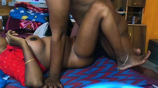 Hintli güzel desi yenge seks - büyük aşçı kız arkadaşımın amcığından güzel göğüslerini emiyor - hintli kız seks filmleri