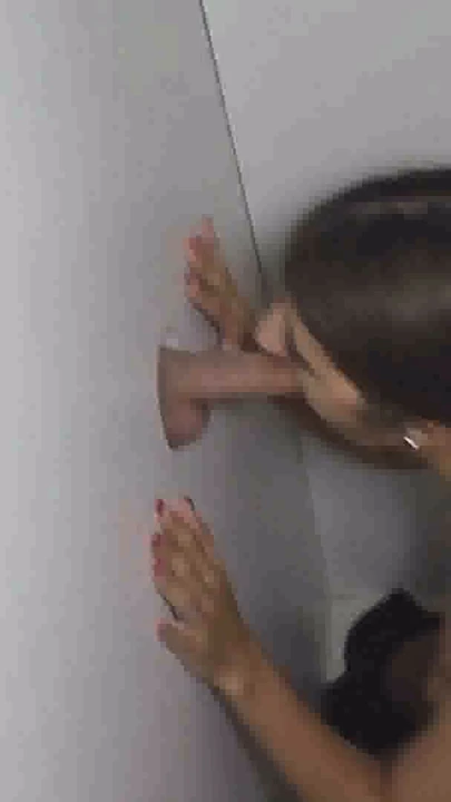 Orta Doğulu Esmer Meme Uçlu GloryHole Yutucu Sürtük | Bölüm 1