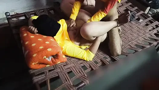 Tatlı kız köyde sert sıkı amcık açık havada mms desi kız amcık açık havada seks xxx