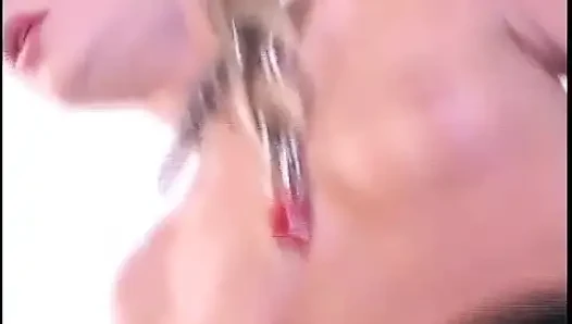 Lateksli iki hatunla üçlü seks