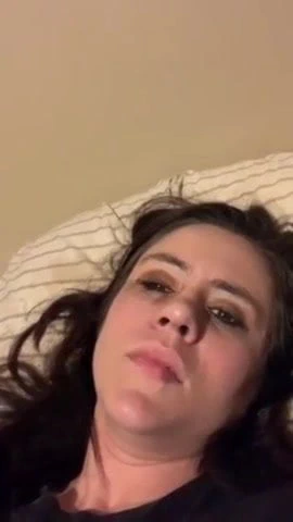 İnanılmaz esmer amcığını parmaklıyor - bölüm 2