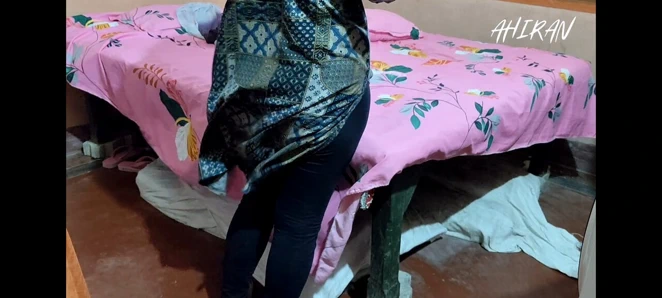 ASYALı KRALIÇE KıZ KOCASı TARAFıNDAN SIKILIYOR. PEMBE VAJINA SIKIŞI.