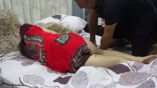 Apu güzel julieta'nın lezzetli amını sikiyor