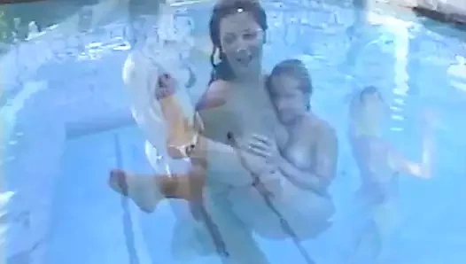 Les pool fun foot fun