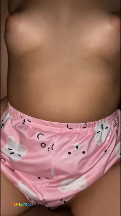 Обязательный для просмотра момент из "МОЯ ЗЛОБНАЯ НЕВЕСТКА ОСЛАБЛЯЕТ ПО НЕОБХОДИМОСТИ Я ТРАХАЮ ЕЕ В ЕЕ КРАСИВУЮ БОЛЬШУЮ ЗАДНИЦУ ПИЖАМУ"