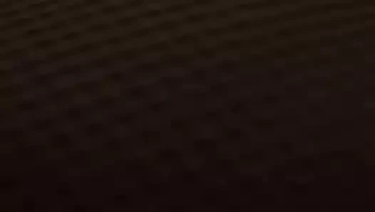 Emma kıçını göstermeyi seviyor