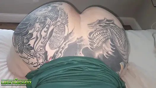 Şanslı kız inkdup sikiliyor, yumruklanıyor ve 2 döl yutuyor
