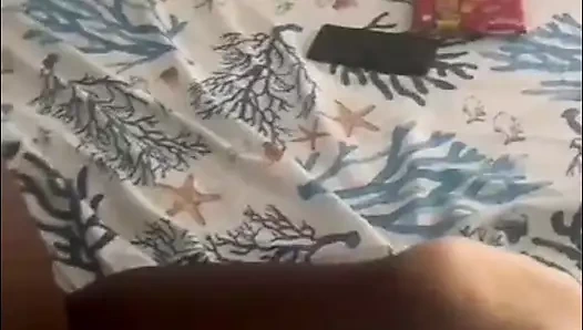 Üvey kız kardeşinin götünü açıyor