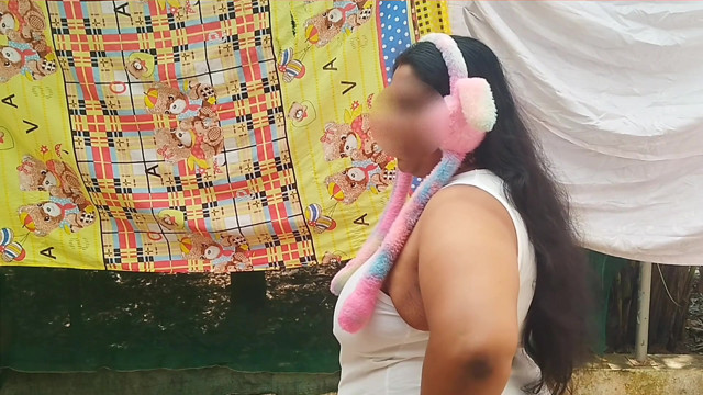 Sexy and chubby indian girl show her sexy ass and boobs