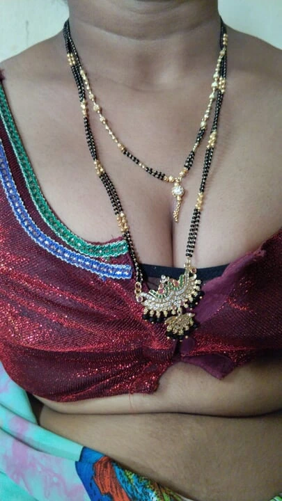 Hintli ateşli saira ev hanımı büyük sebze salatalık amcığımı sikiyor