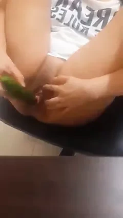 Derin benim kedi içinde salatalık pişirme (şişme)