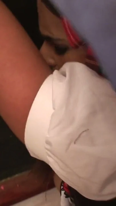Seksi öğrenci bebe sınıfta öğretmenlerin sikini emiyor | Klip 2