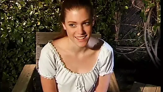 Ateşli azgın üniversiteli kızlar havuzda sikişmek için oyuncaklarını kullanıyor