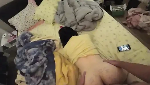 Çinli orta yaşlı seksi sürtük kedicik nefis Jimmy'nin sevgililer gününde götüne yazmasına ve sıkı sulu amına boşalmasına izin veriyor!