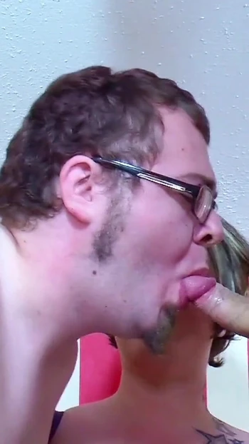 Незабываемый момент от "НЕМЕЦКИЙ БОТАНИК КУКОЛД ПОЗВОЛЯЕТ ТОЛСТУШКЕ ЖЕНЕ ТРАХНУТЬСЯ В ТРОЙНИЧКЕ ММЖ"