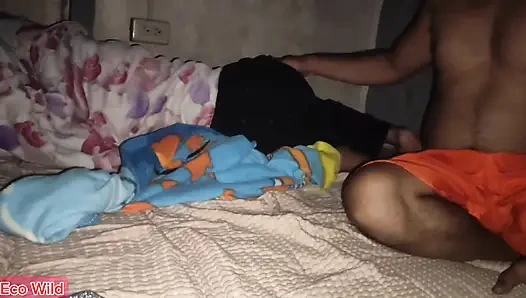 Kız arkadaşımı azgınken böyle uyandırıyorum!.