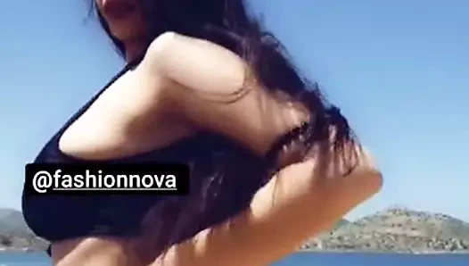Sürtük bir porno yıldızı gibi görünüyorsun
