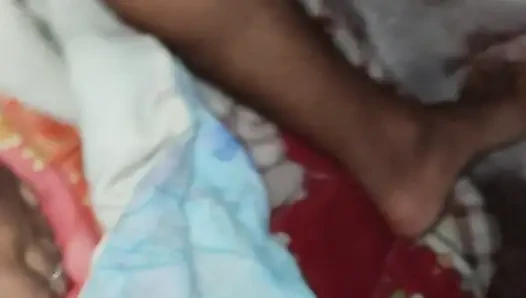 Bakış açısı- Hintli üvey anne tek kişilik yatağı paylaştı ve üvey oğlunu mutlu etti.