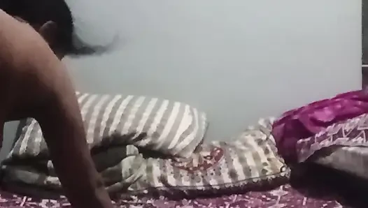 Hintli baldız çok fazla araziye biniyor
