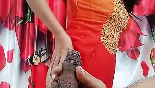 Sürtük evli kadın yarağı nasıl sert hale getirileceğini biliyor