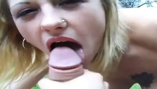 deldi dil ile sıcak sarışın üzerinde sıralı twinks