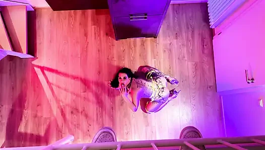 Vip insanlar Bayan Alessa Milano'yı izliyor