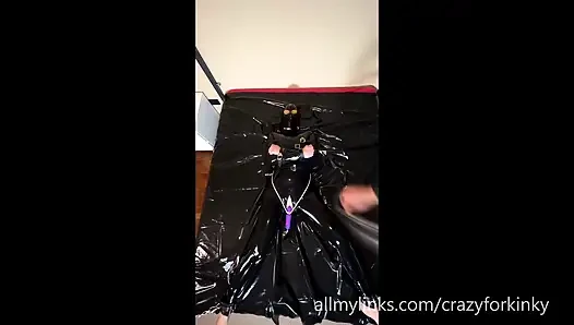 Lateksli itaatkar evli kadın harika bir orgazm oluyor