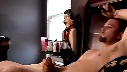 sakallı amatör adam sigara süre sahip olan onun dick şişmiş