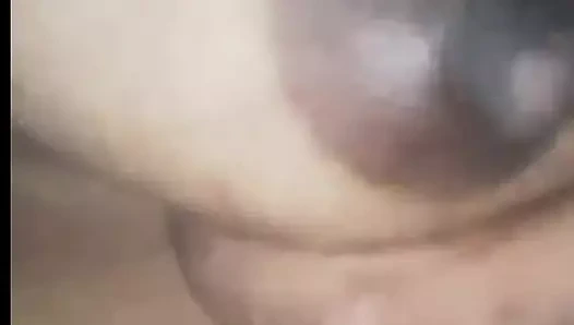 Göğüslerini emiyor Hintli kadın Bangladeşli seks 2024