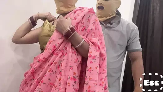 Yenge dükkanında sari satıcıyla sikişiyor