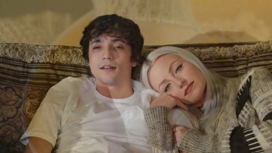 Bigbutt milf becerdin tarafından küçük adam için boşalmak içinde ağız