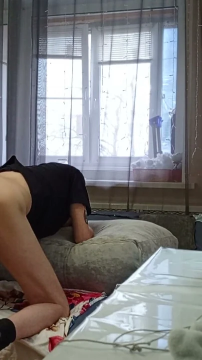 komşu siki sağdıktan sonra döl gelmeden önce derin oral yapıyor | Klip 2