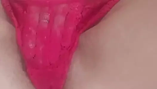 Minyon bir genç kızdan mükemmel klitoral mastürbasyon. Seksi iç çamaşırı - yakın çekim