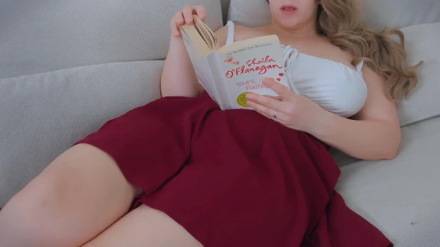 Kendime dokunmadan duramadan kitap okuyordum.