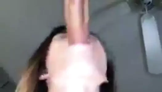 Muhteşem esmer ağzına uzun horoz koyar