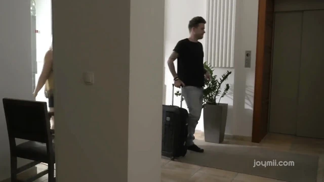 Joymii - adam karısını bu ateşli otostopçu tarafından aldatıyor